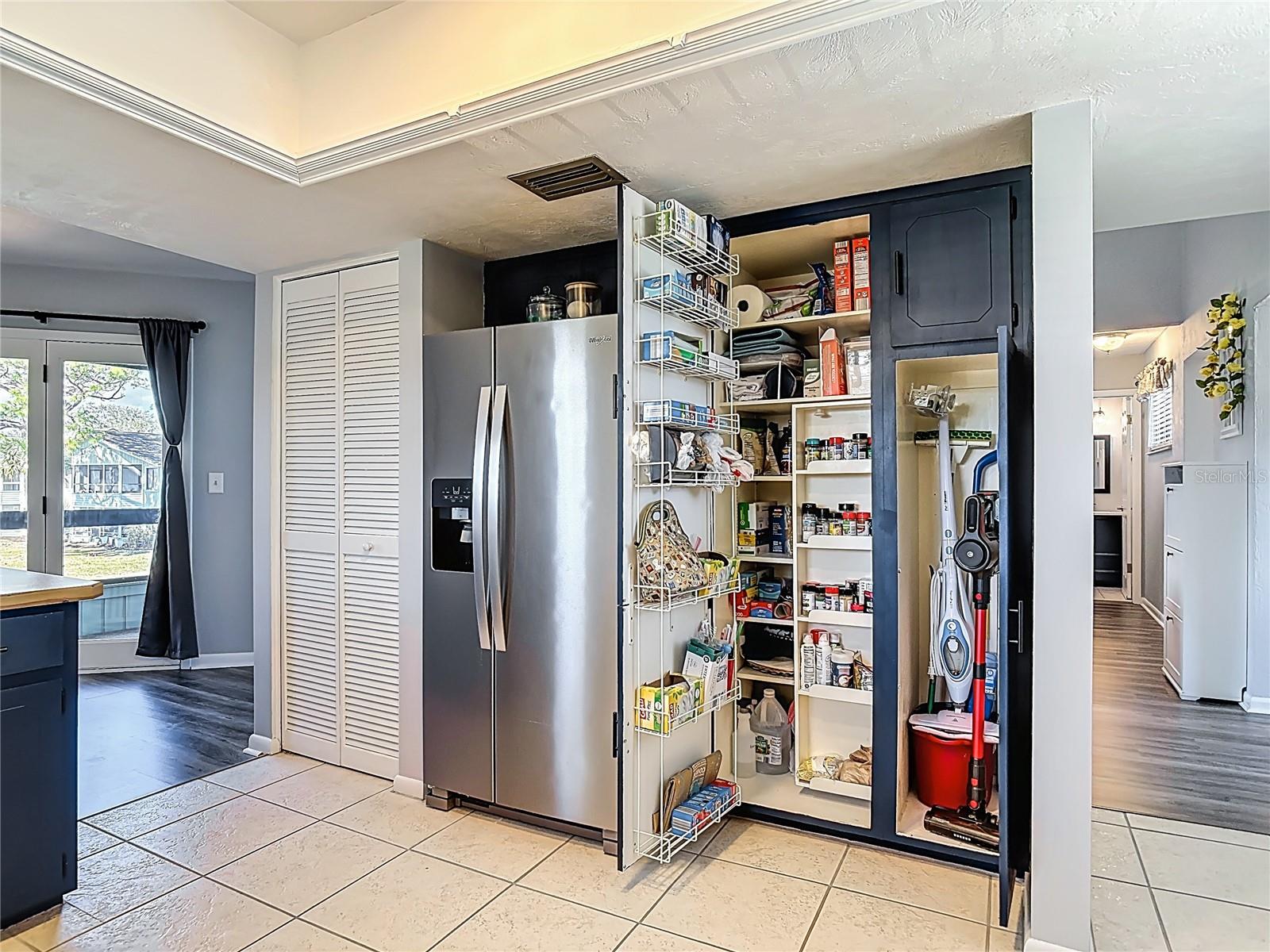 SANDPIPER LAKE AT PELICAN BAY CONDO PH 02-05 - Residential