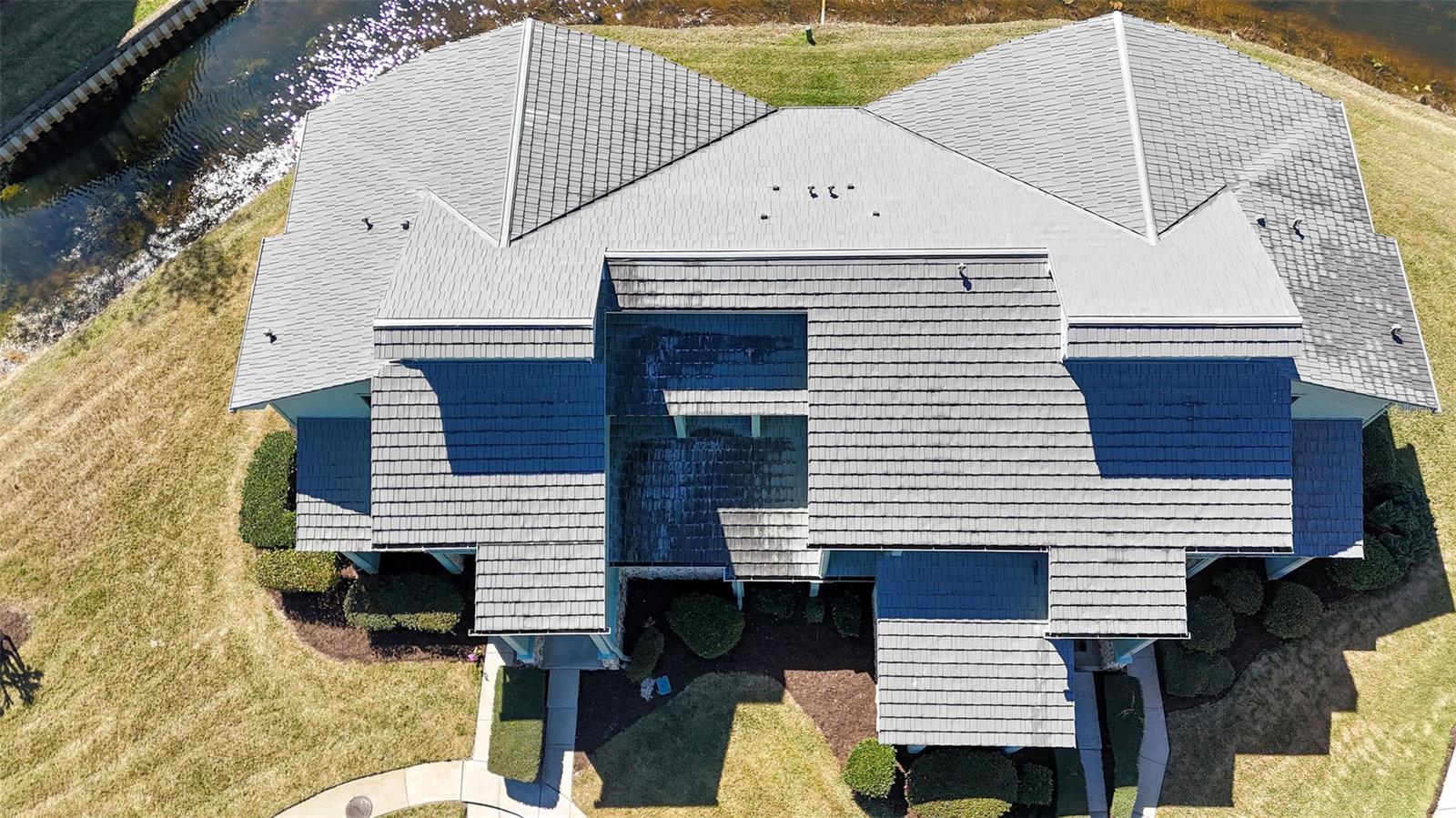 SANDPIPER LAKE AT PELICAN BAY CONDO PH 02-05 - Residential