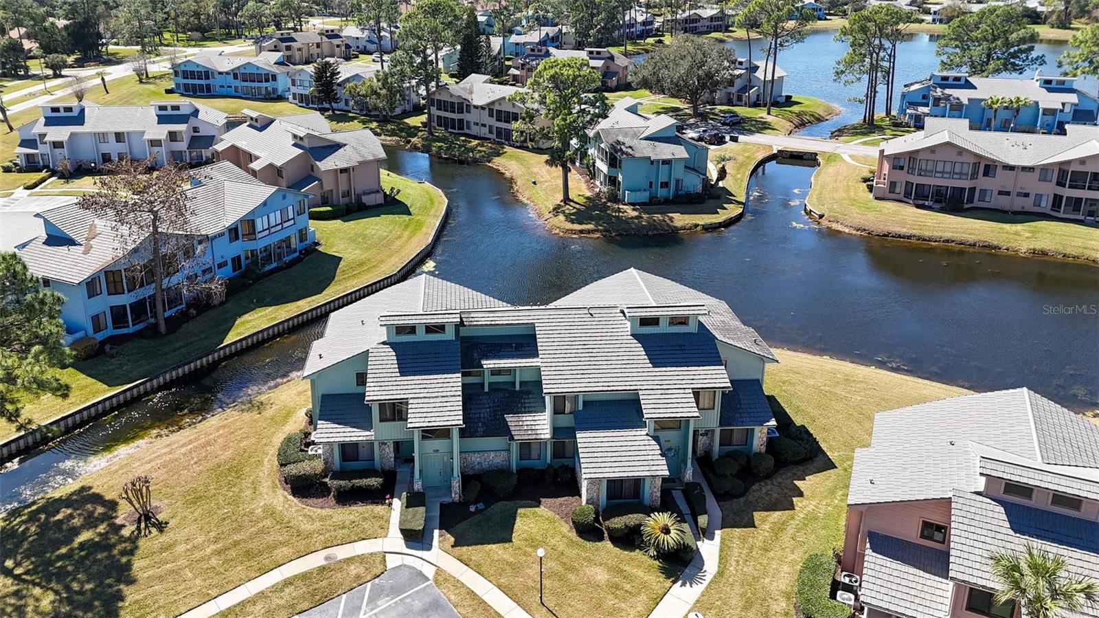 SANDPIPER LAKE AT PELICAN BAY CONDO PH 02-05 - Residential