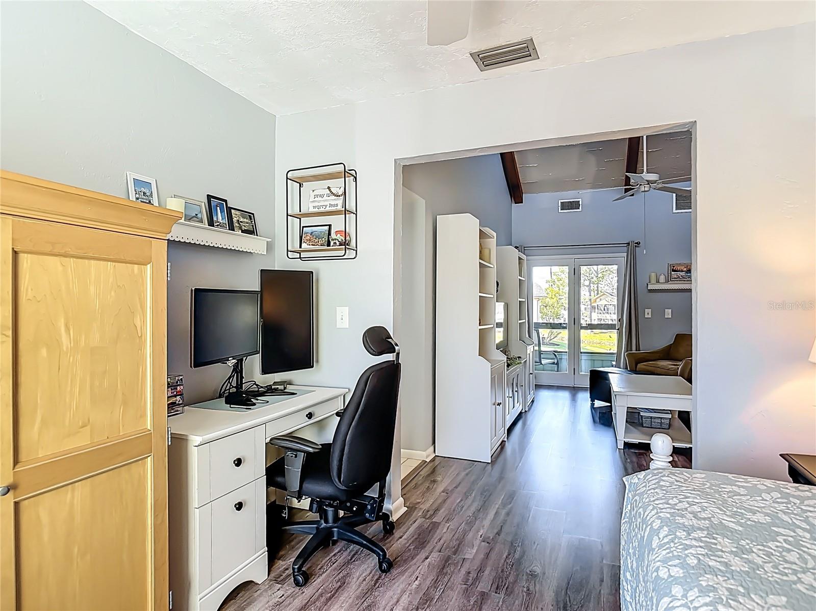 SANDPIPER LAKE AT PELICAN BAY CONDO PH 02-05 - Residential