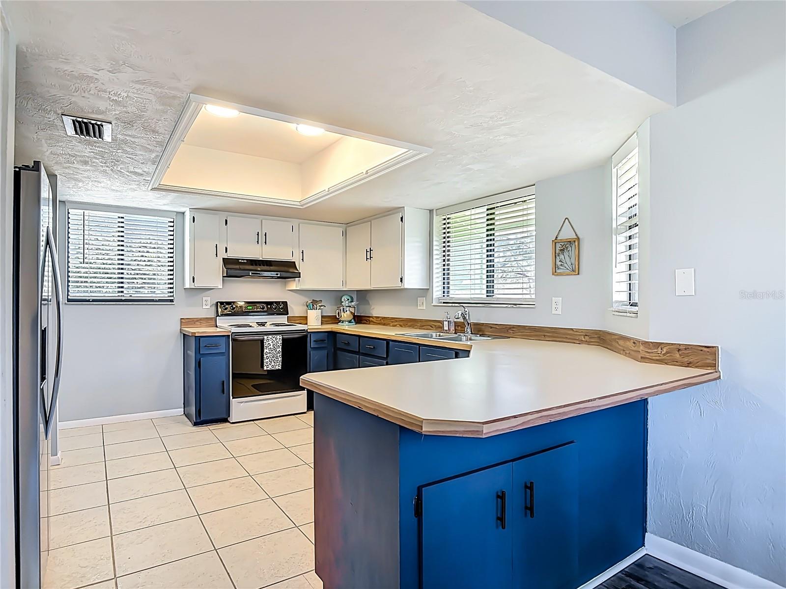 SANDPIPER LAKE AT PELICAN BAY CONDO PH 02-05 - Residential