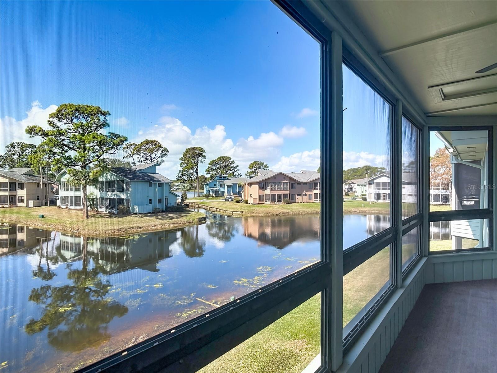 SANDPIPER LAKE AT PELICAN BAY CONDO PH 02-05 - Residential