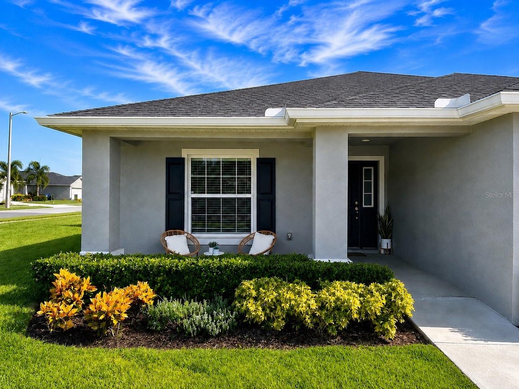 Photo of 1002 Paisley Street, Lake Alfred, FL 33850 (MLS # S5153908)