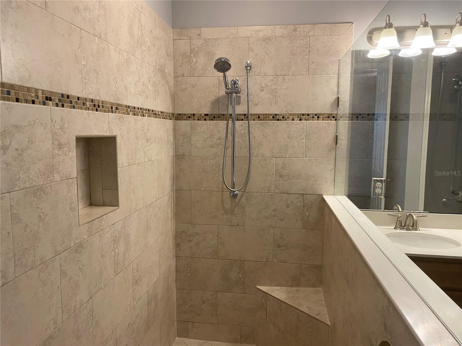 BEACH HAVEN UN 1 - Residential Lease