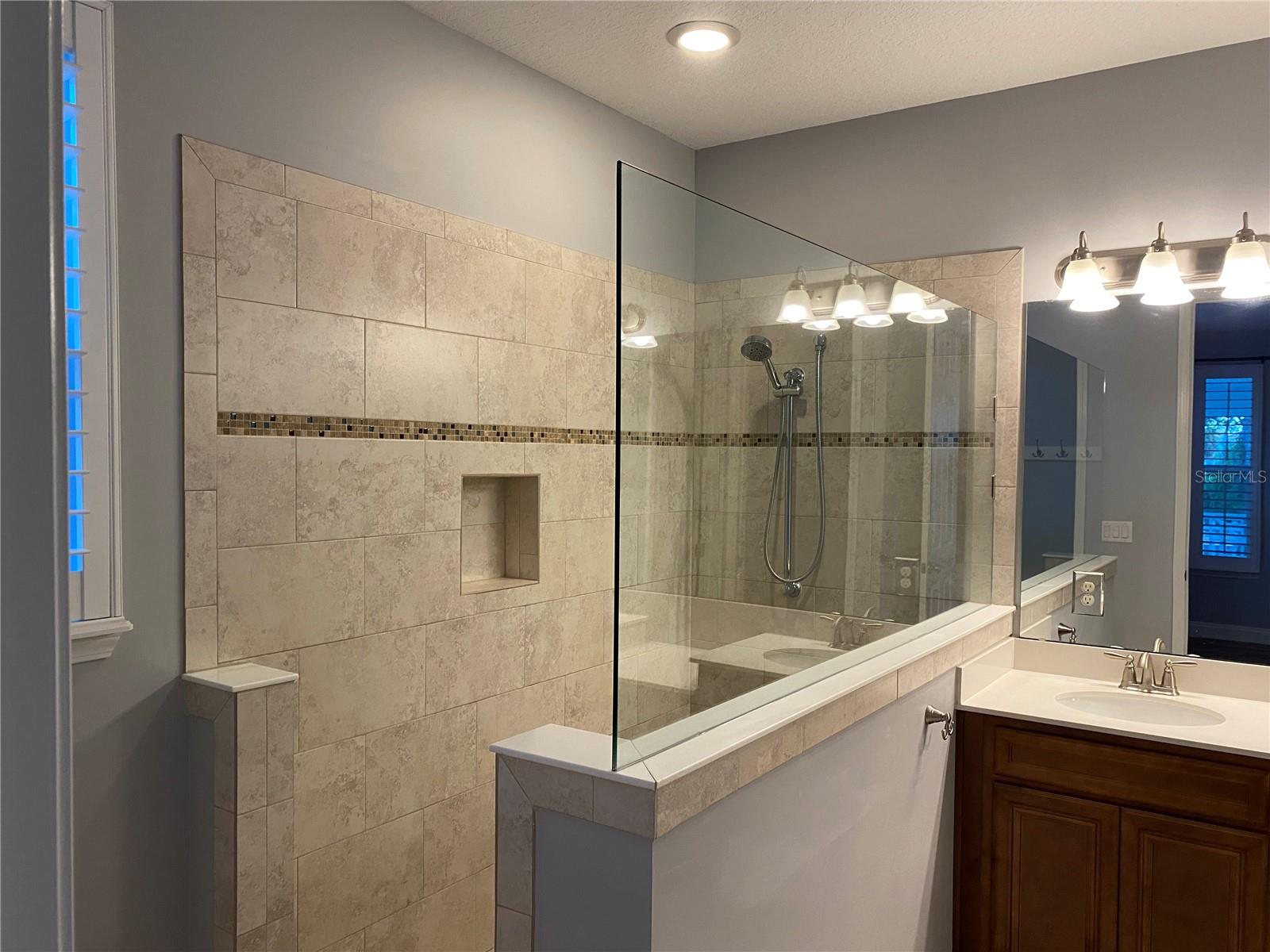 BEACH HAVEN UN 1 - Residential Lease