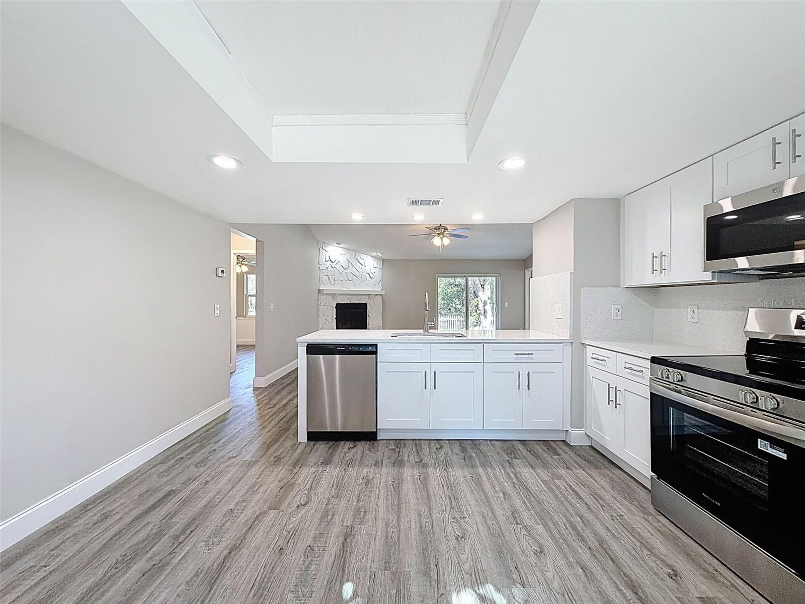 LAKE PADGETT ESTATES EAST - Residential