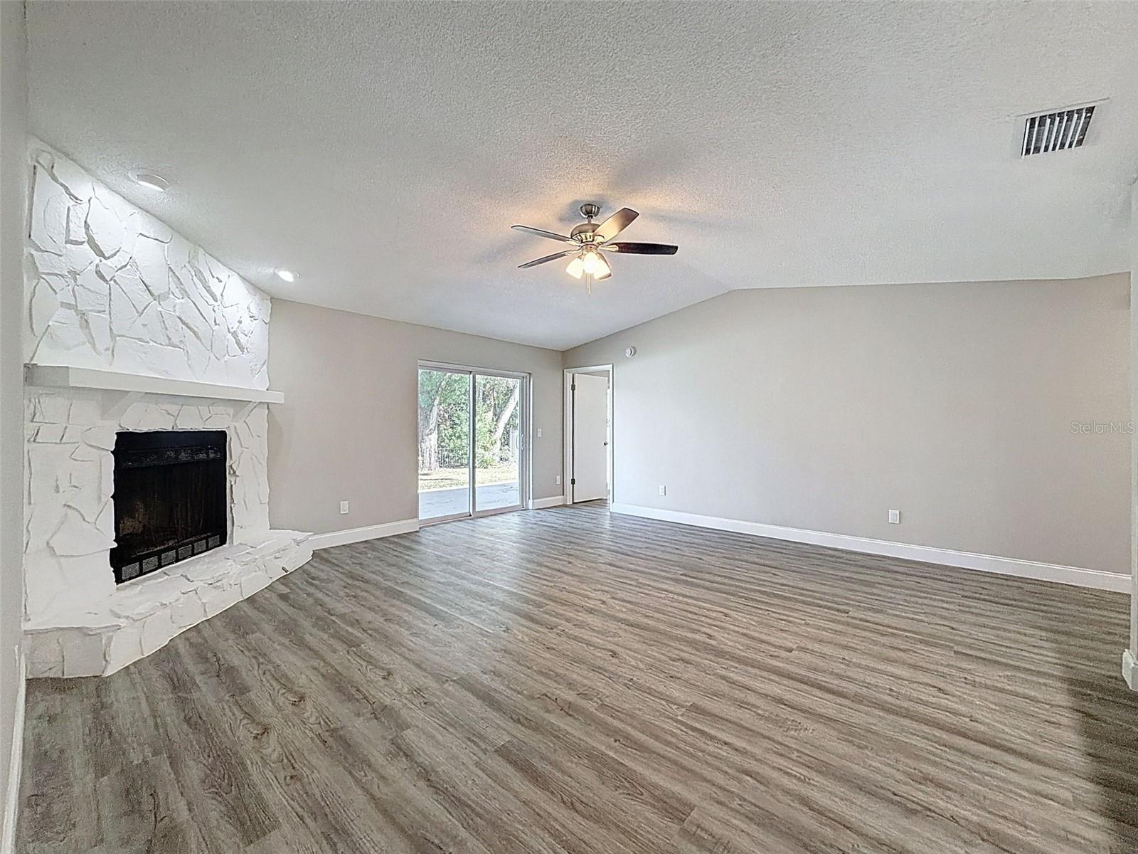 LAKE PADGETT ESTATES EAST - Residential