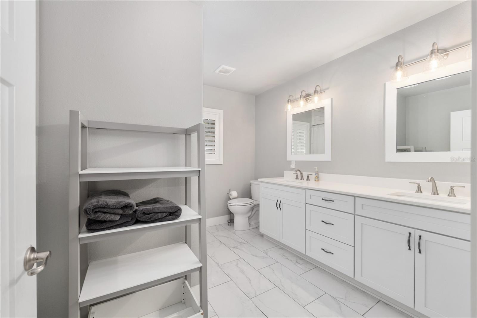 WOODFIELDS - Residential