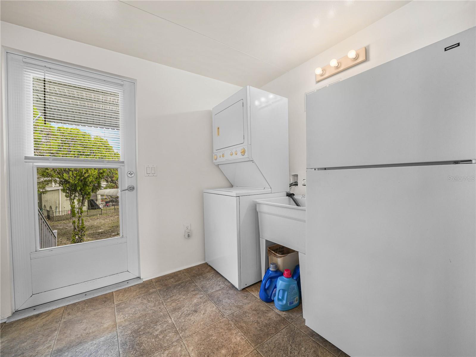 SADDLEBAG LAKE - Residential