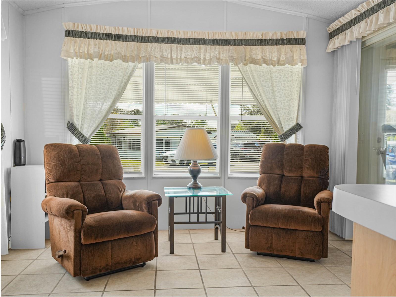 SADDLEBAG LAKE - Residential