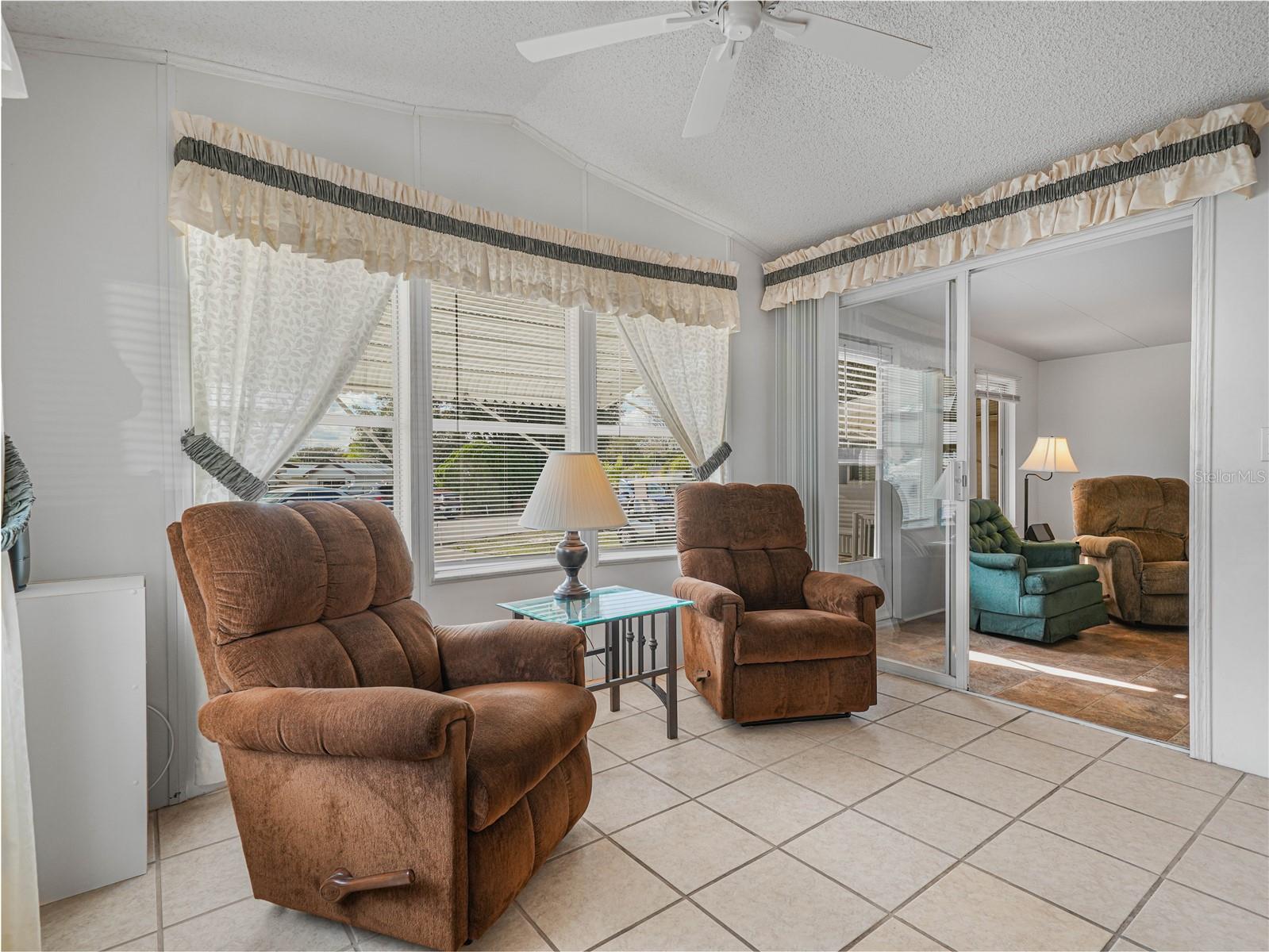 SADDLEBAG LAKE - Residential