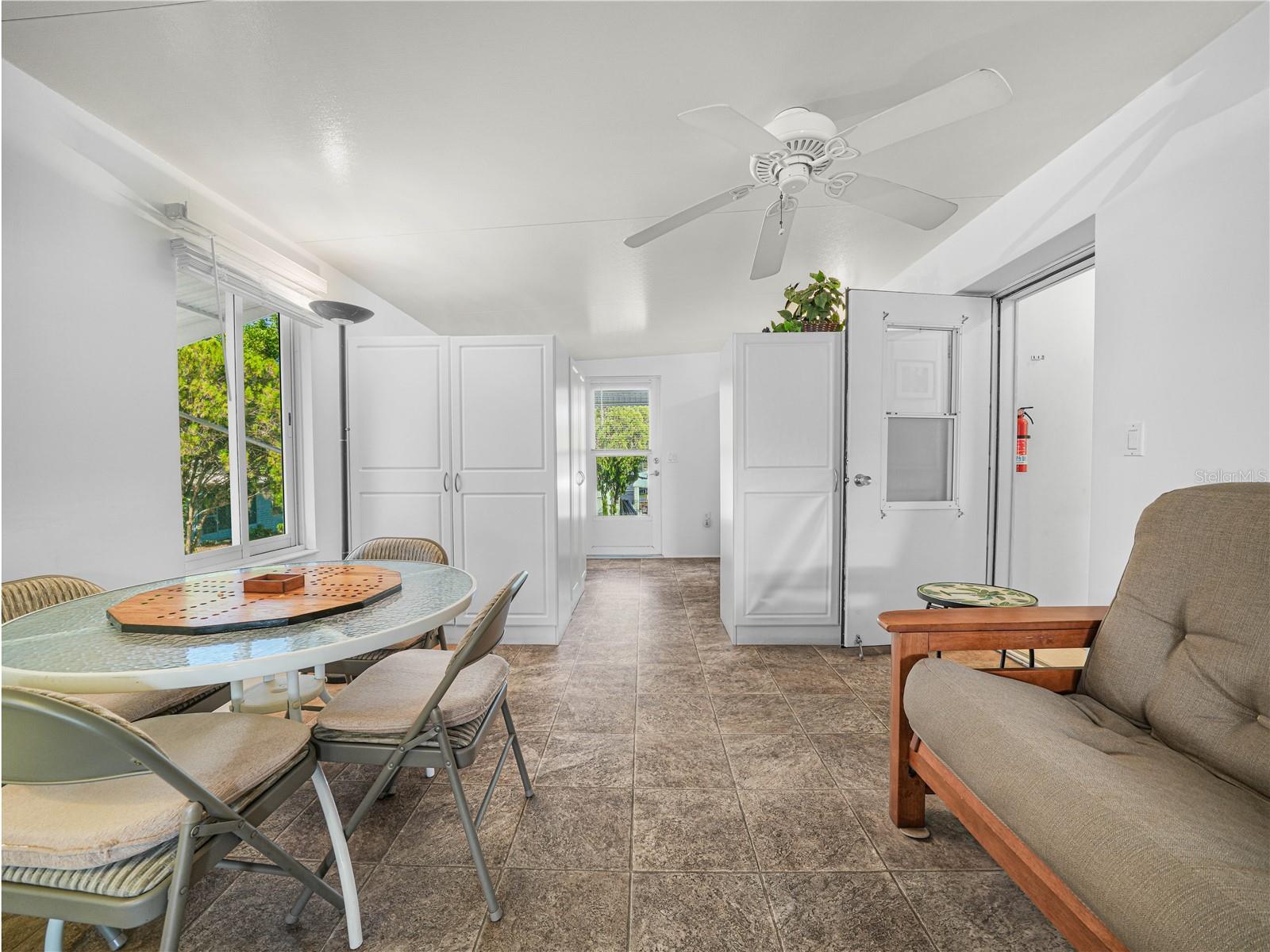 SADDLEBAG LAKE - Residential