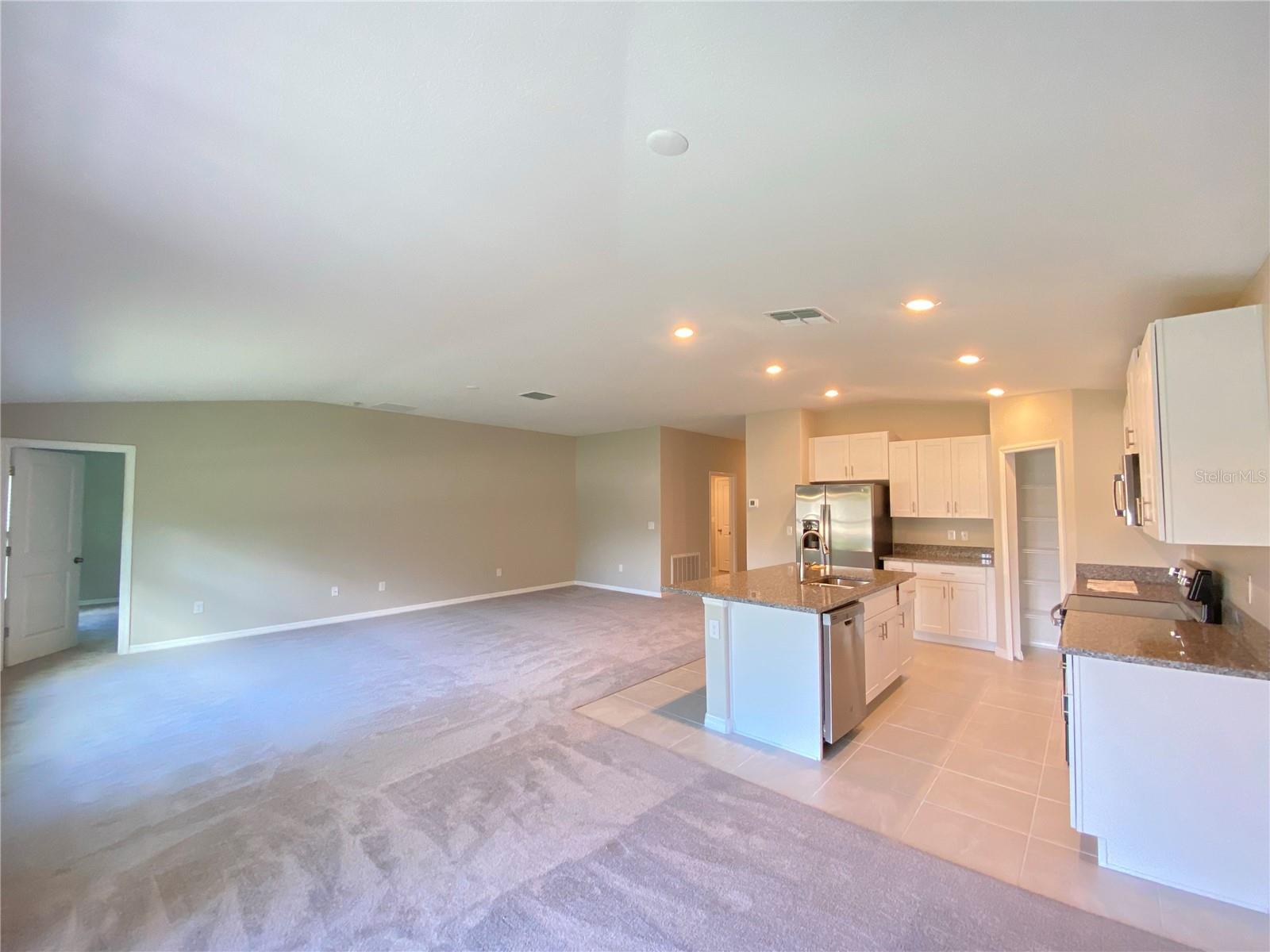 MARION OAKS UN 04 - Residential Lease