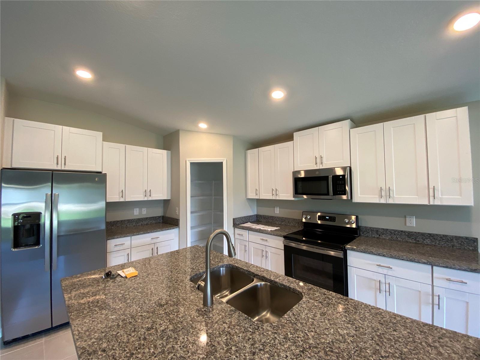 MARION OAKS UN 04 - Residential Lease