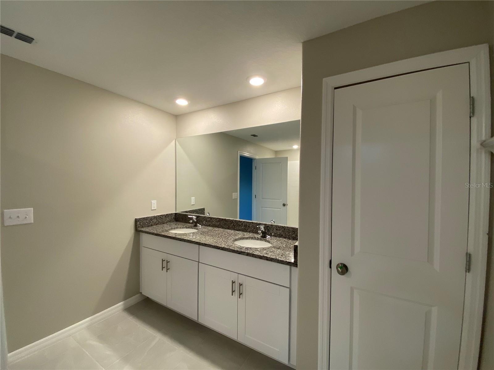 MARION OAKS UN 04 - Residential Lease