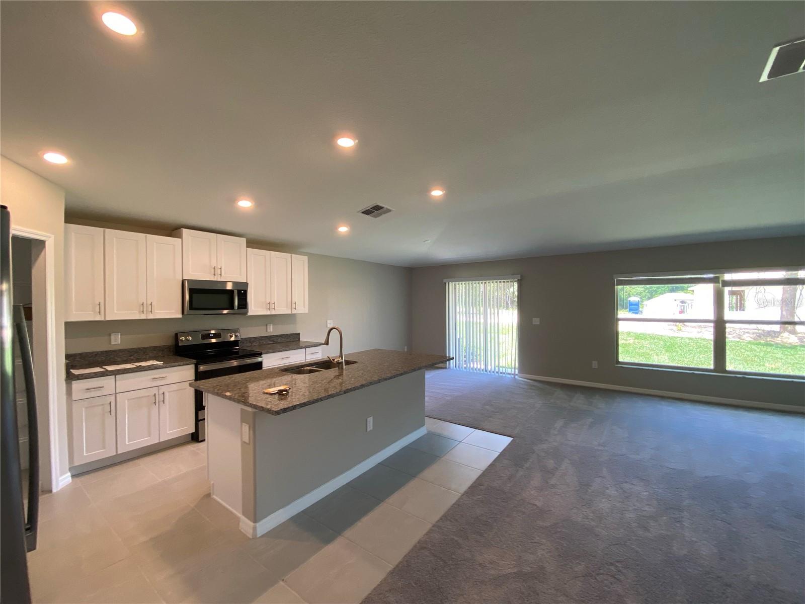 MARION OAKS UN 04 - Residential Lease