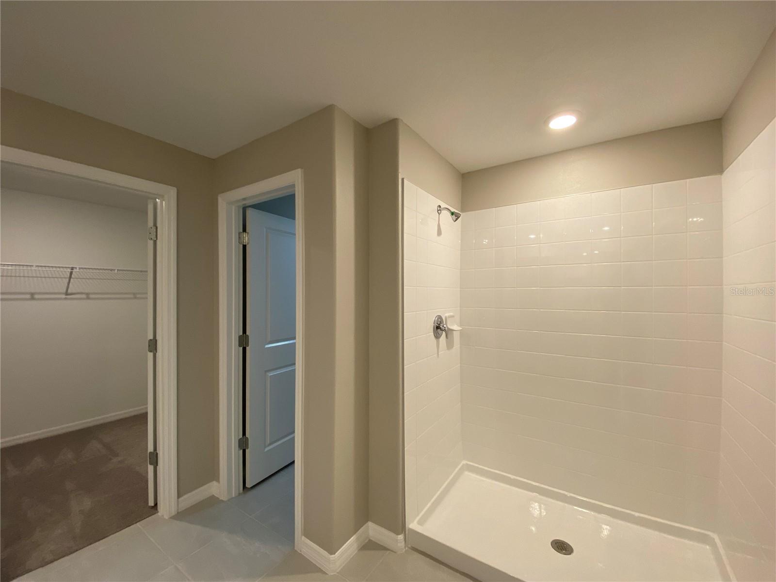 MARION OAKS UN 04 - Residential Lease