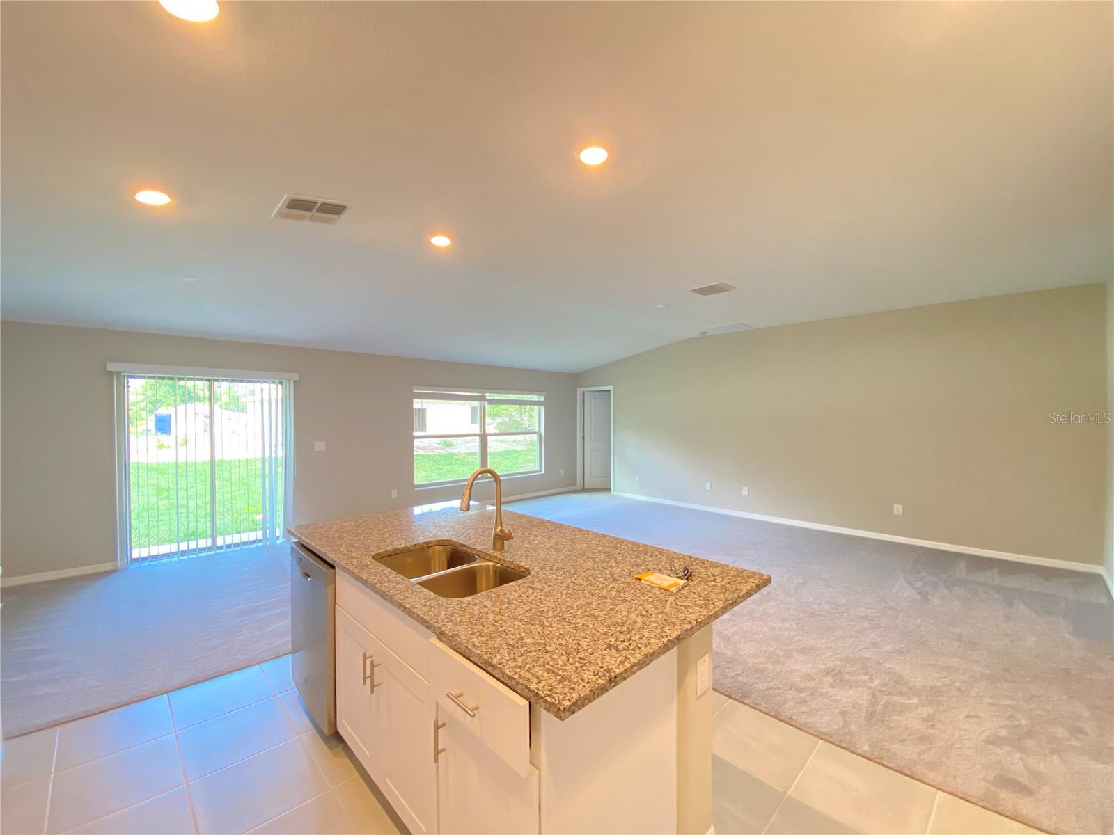 MARION OAKS UN 04 - Residential Lease