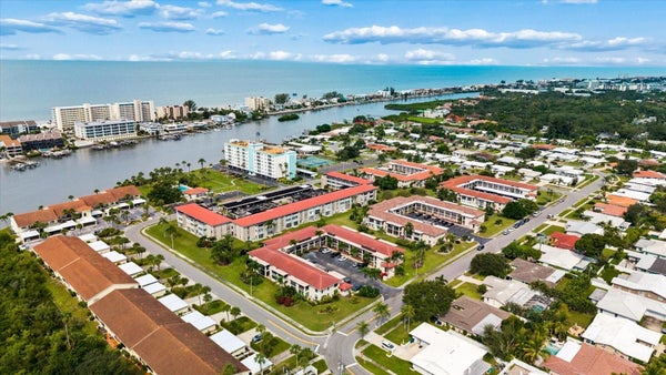 10190 IMPERIAL POINT DR W APT 24, LARGO, FL 33774 - Image 09062f39b98c848dc5f2d00e3a91e31b/4263341969