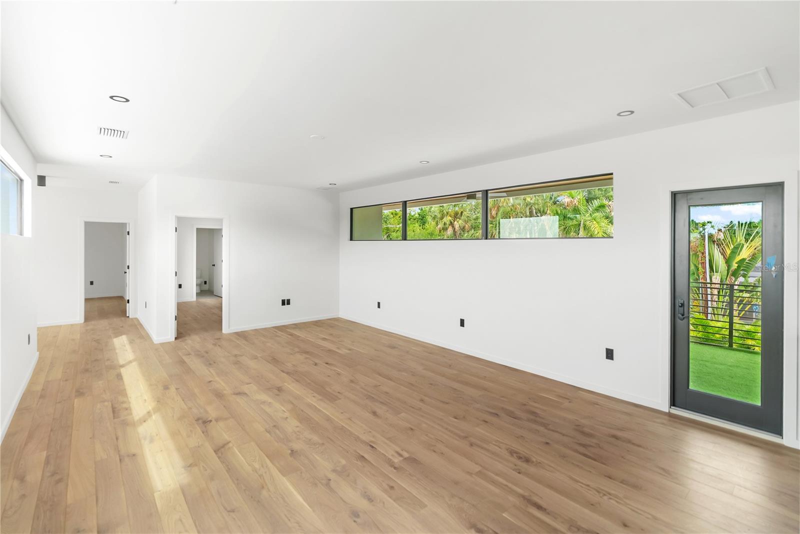 MIDWOOD MANOR - Residential