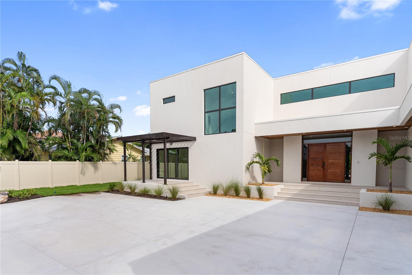 MIDWOOD MANOR - Residential