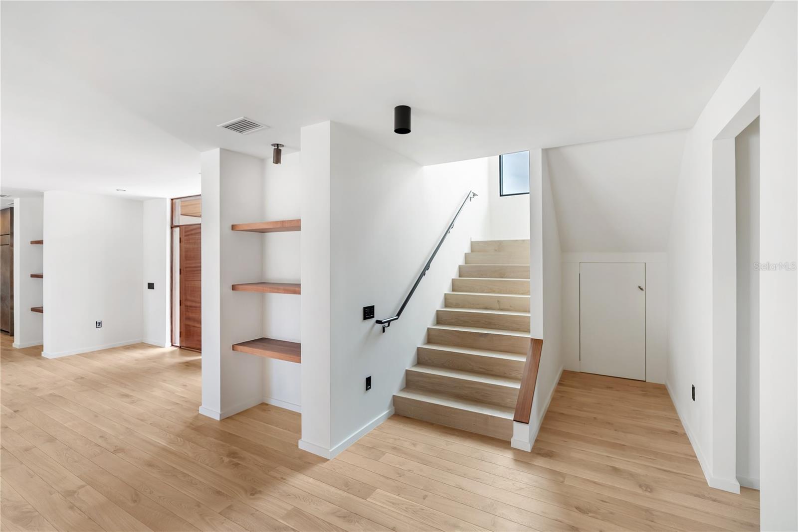 MIDWOOD MANOR - Residential