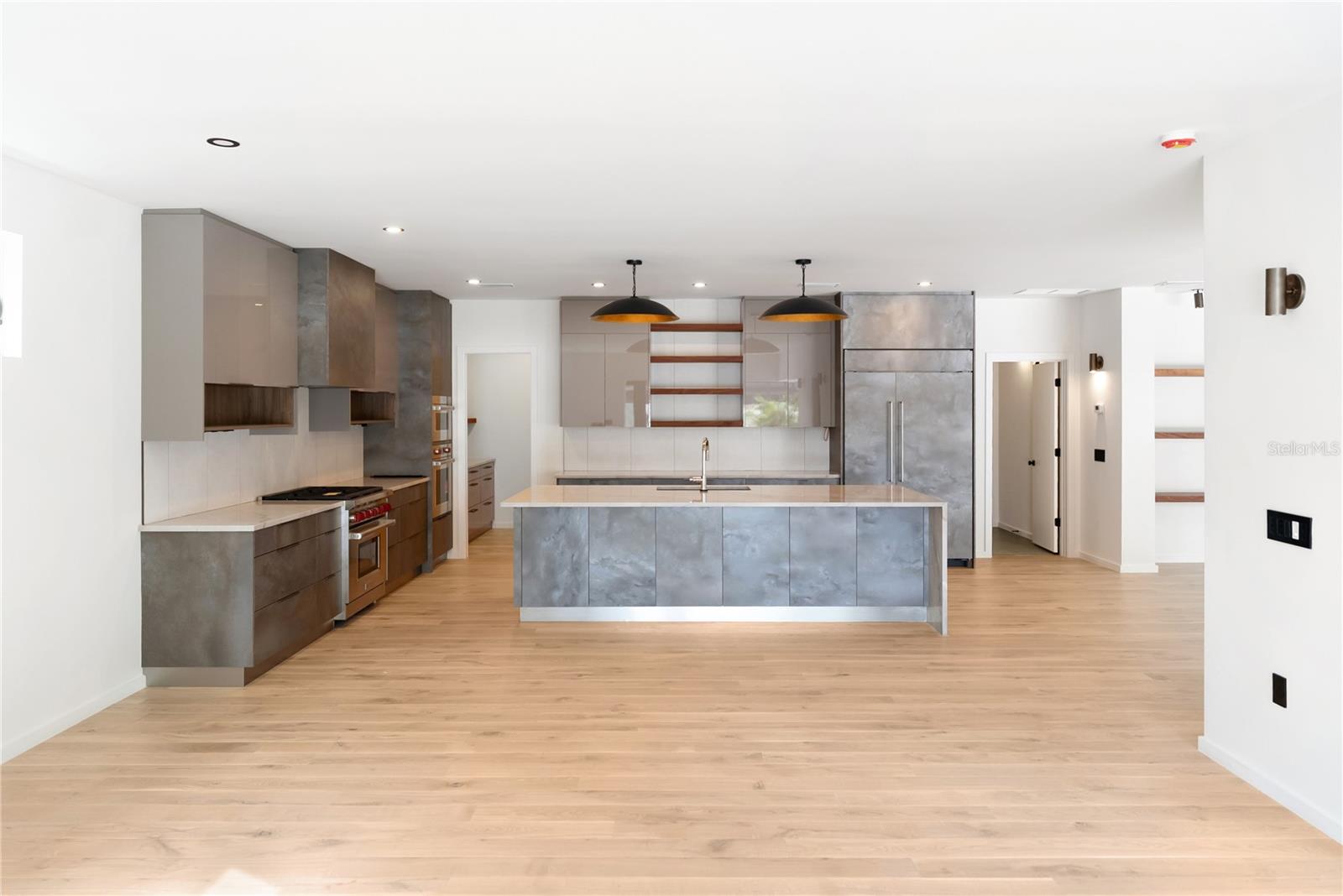 MIDWOOD MANOR - Residential