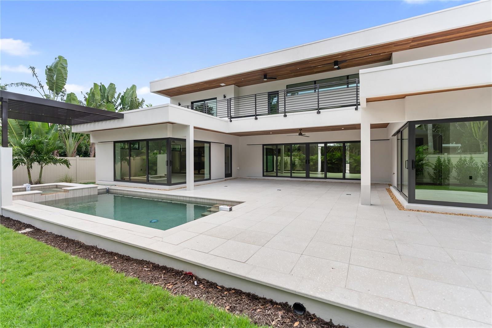 MIDWOOD MANOR - Residential