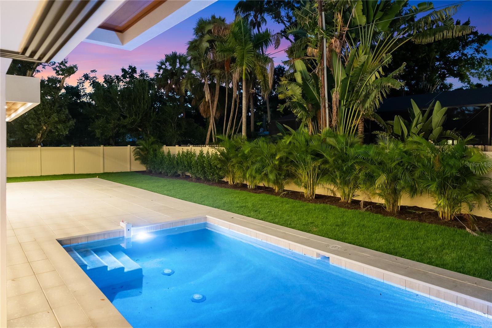 MIDWOOD MANOR - Residential