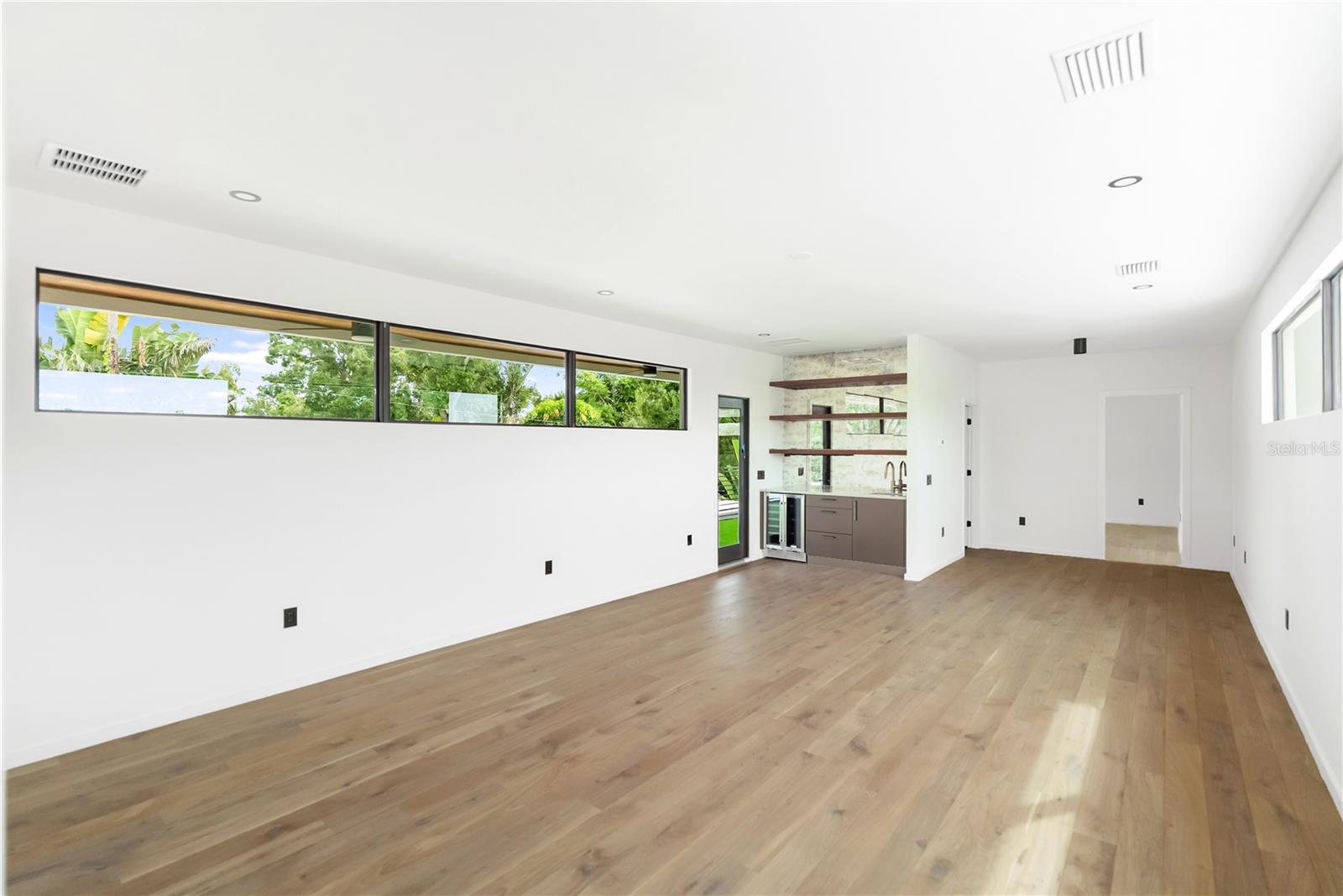 MIDWOOD MANOR - Residential