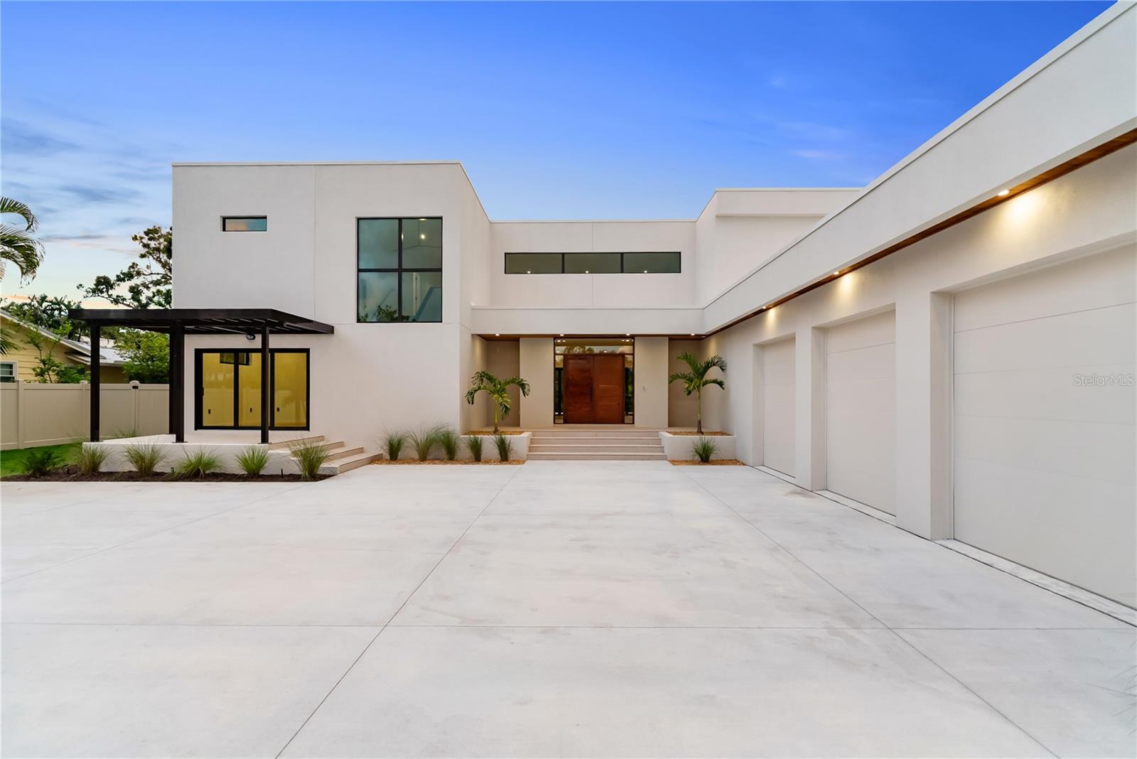 MIDWOOD MANOR - Residential
