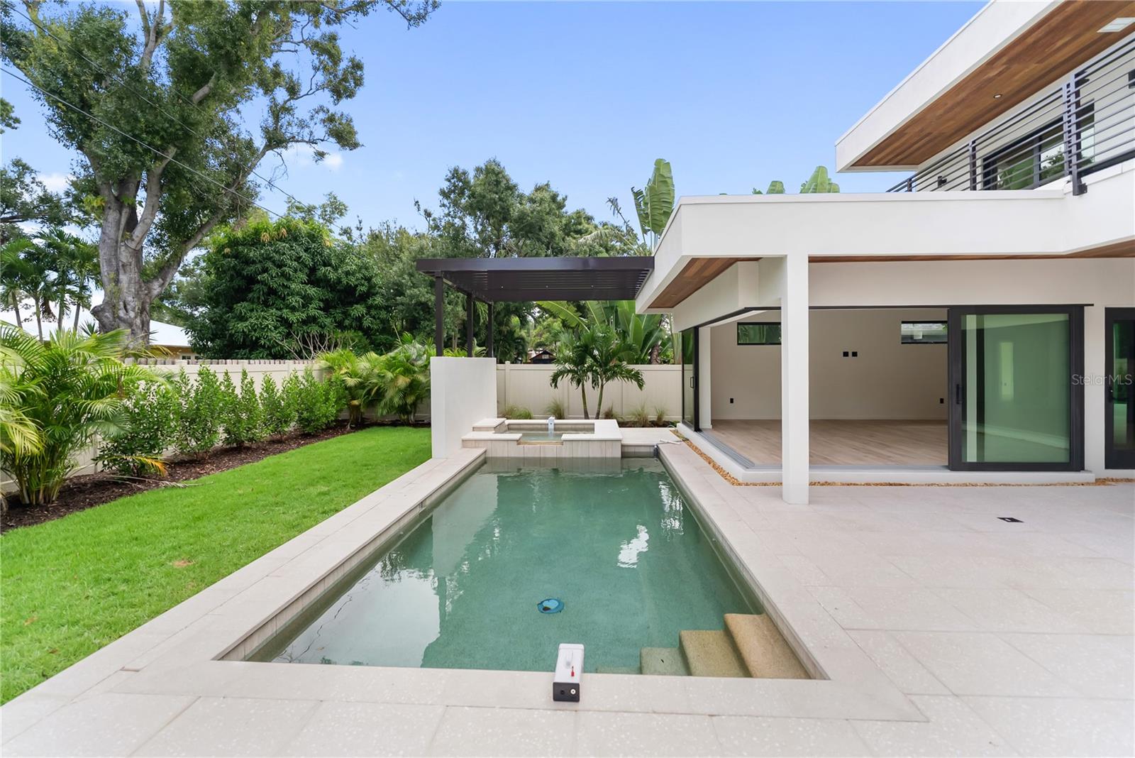 MIDWOOD MANOR - Residential