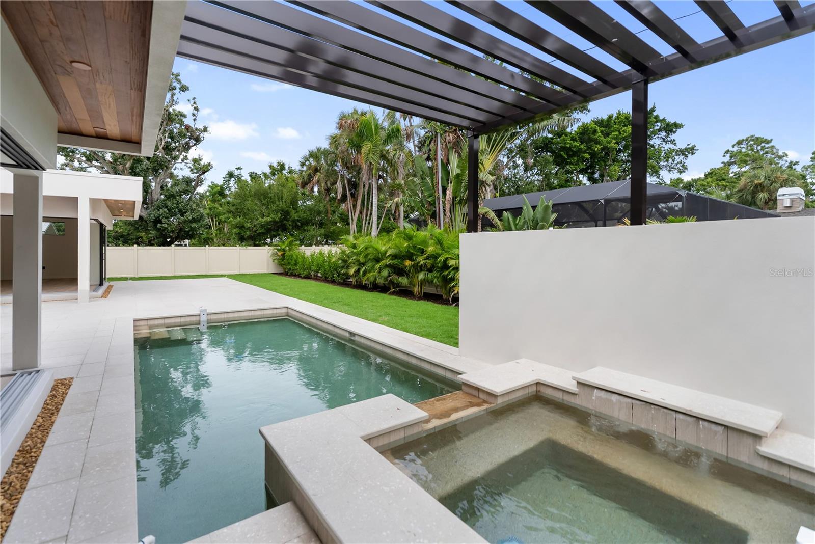 MIDWOOD MANOR - Residential