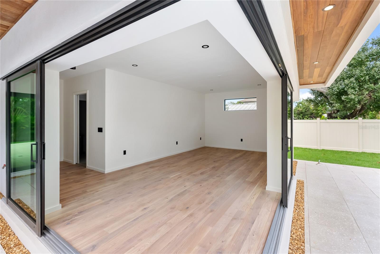 MIDWOOD MANOR - Residential