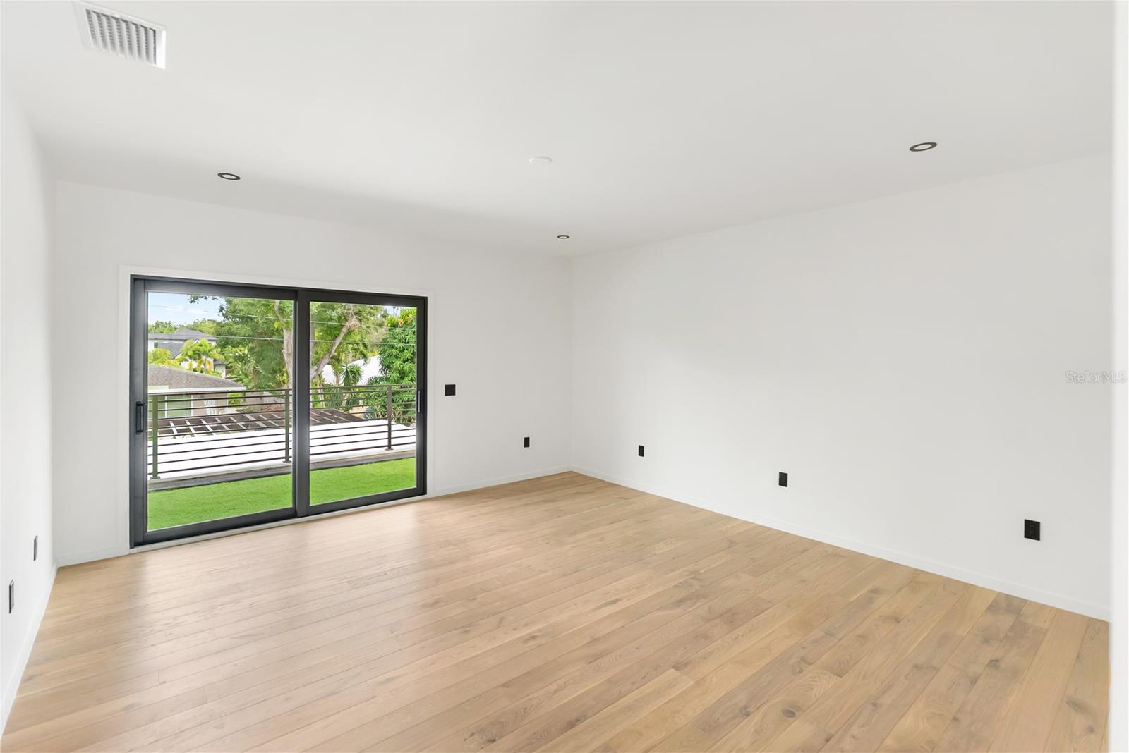 MIDWOOD MANOR - Residential