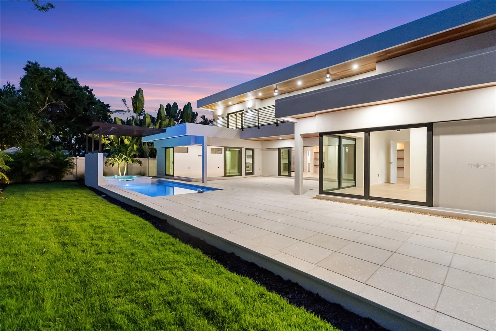 MIDWOOD MANOR - Residential