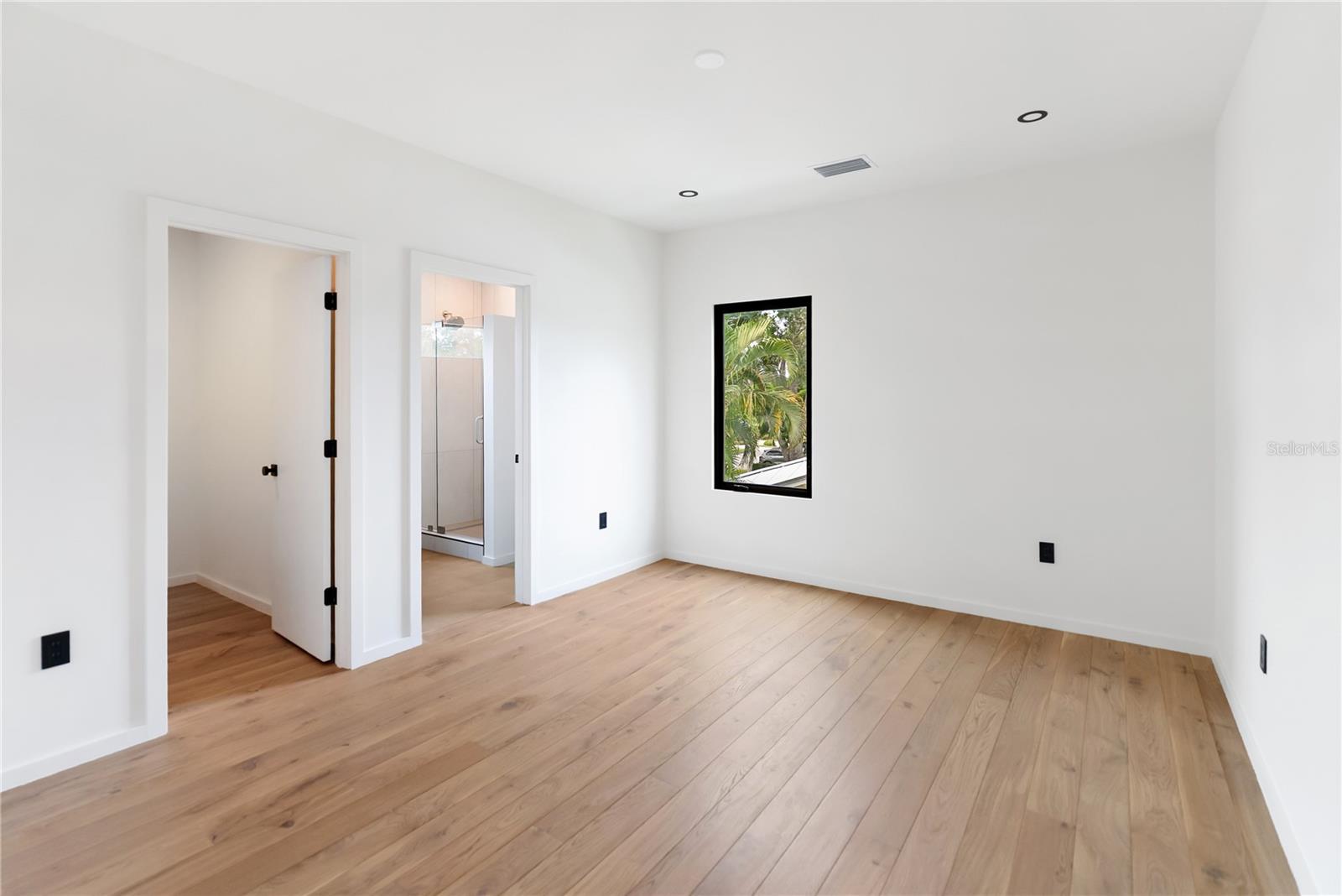 MIDWOOD MANOR - Residential