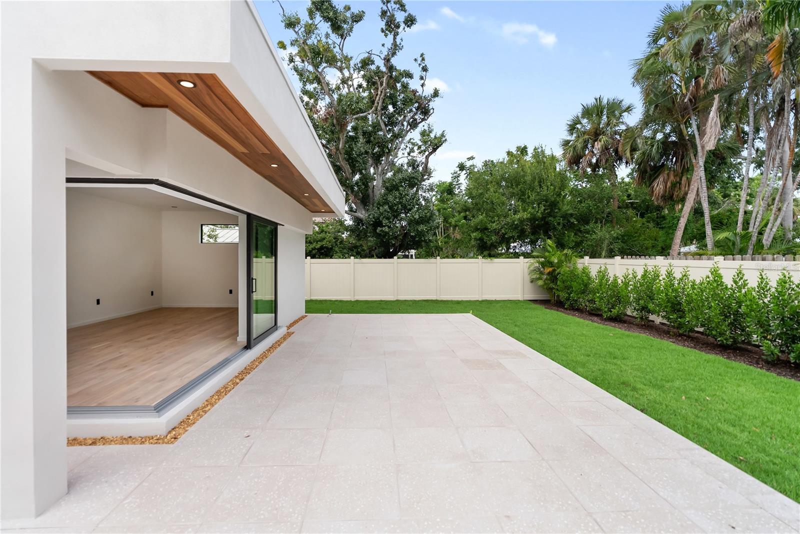 MIDWOOD MANOR - Residential
