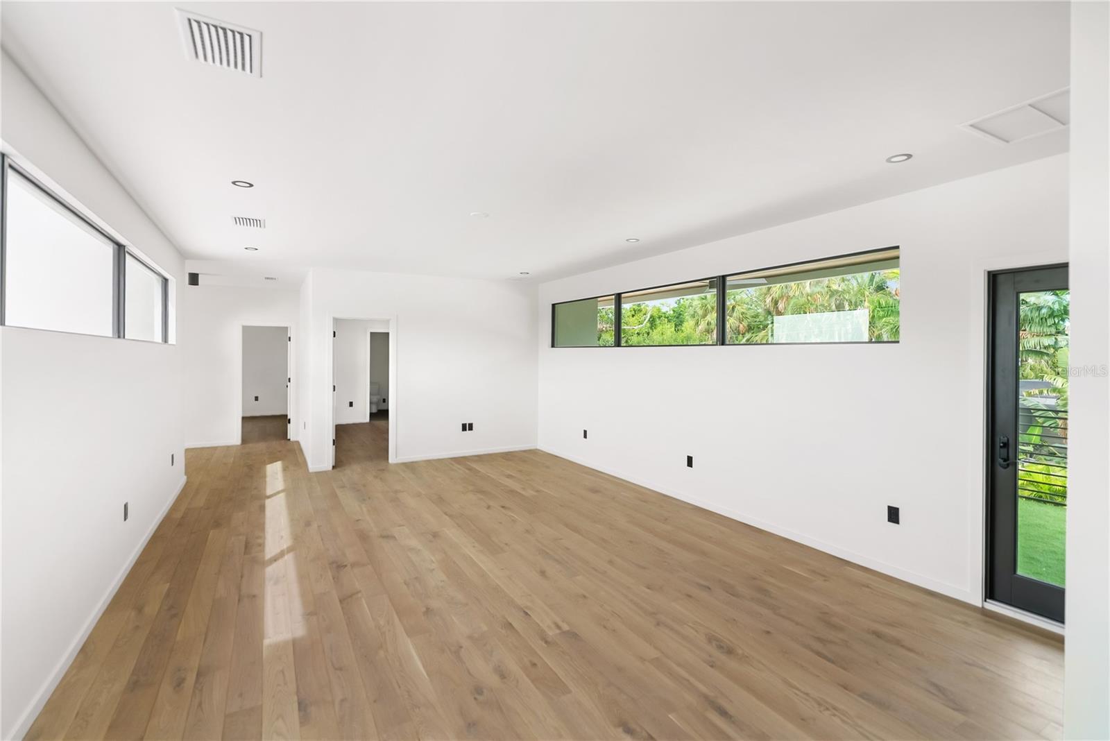 MIDWOOD MANOR - Residential