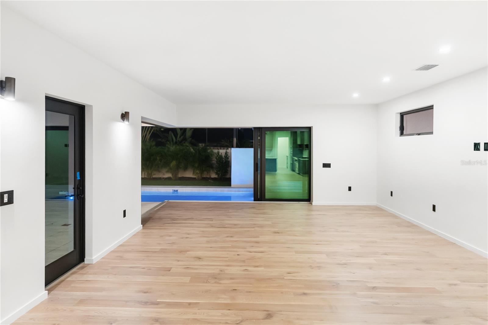 MIDWOOD MANOR - Residential
