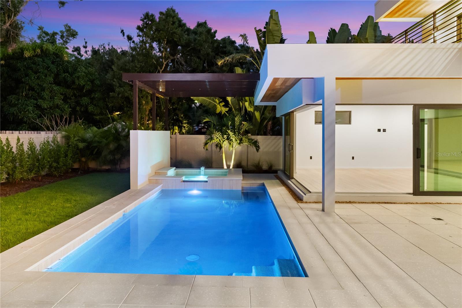 MIDWOOD MANOR - Residential