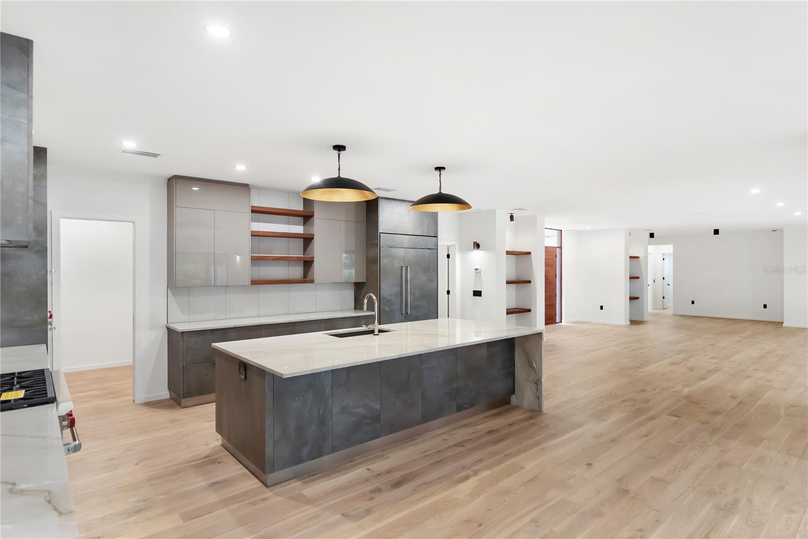 MIDWOOD MANOR - Residential