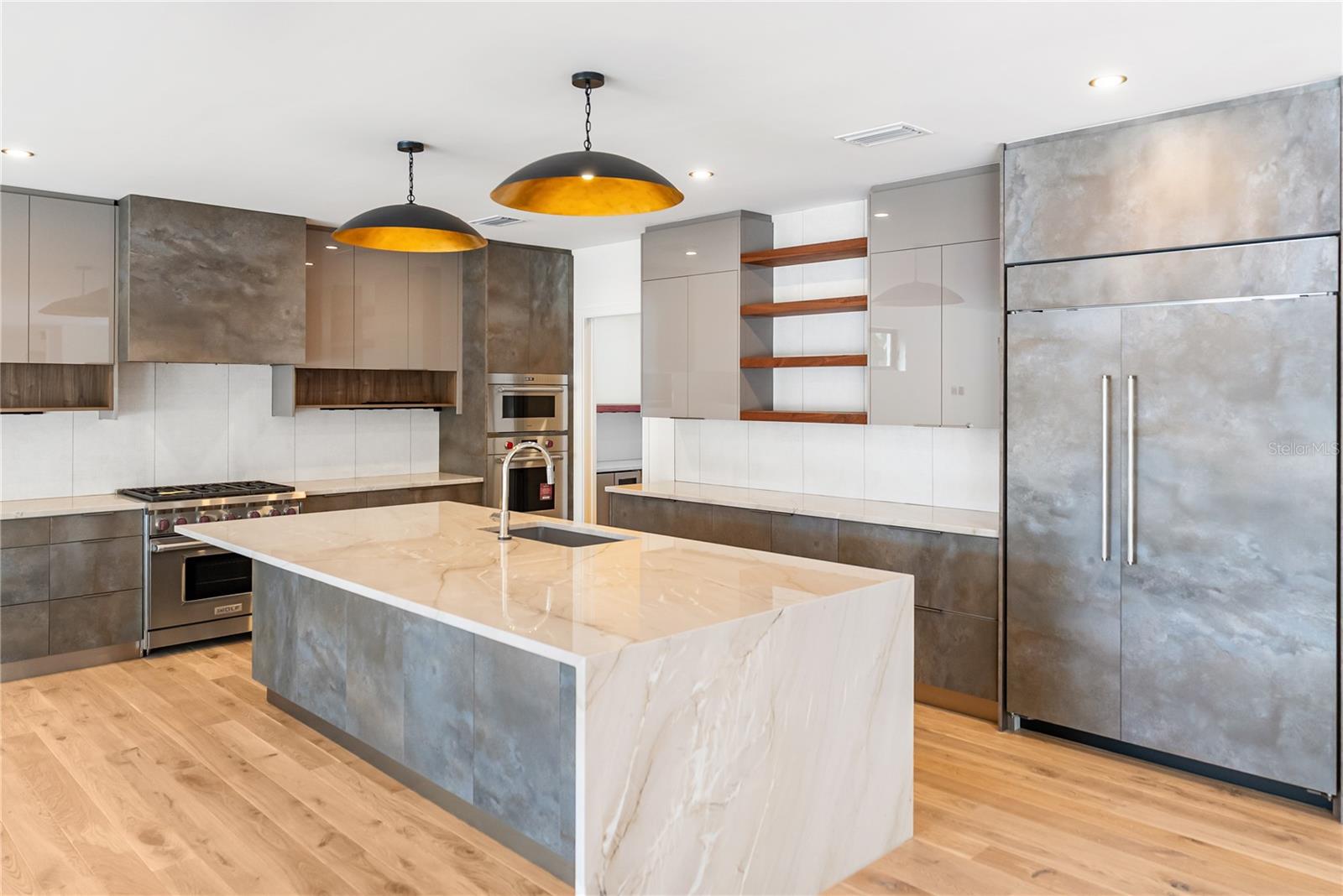 MIDWOOD MANOR - Residential