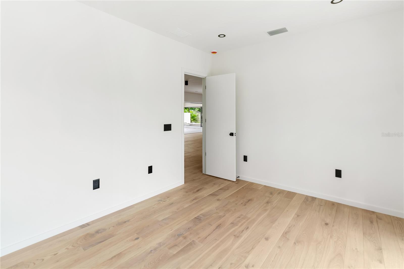 MIDWOOD MANOR - Residential