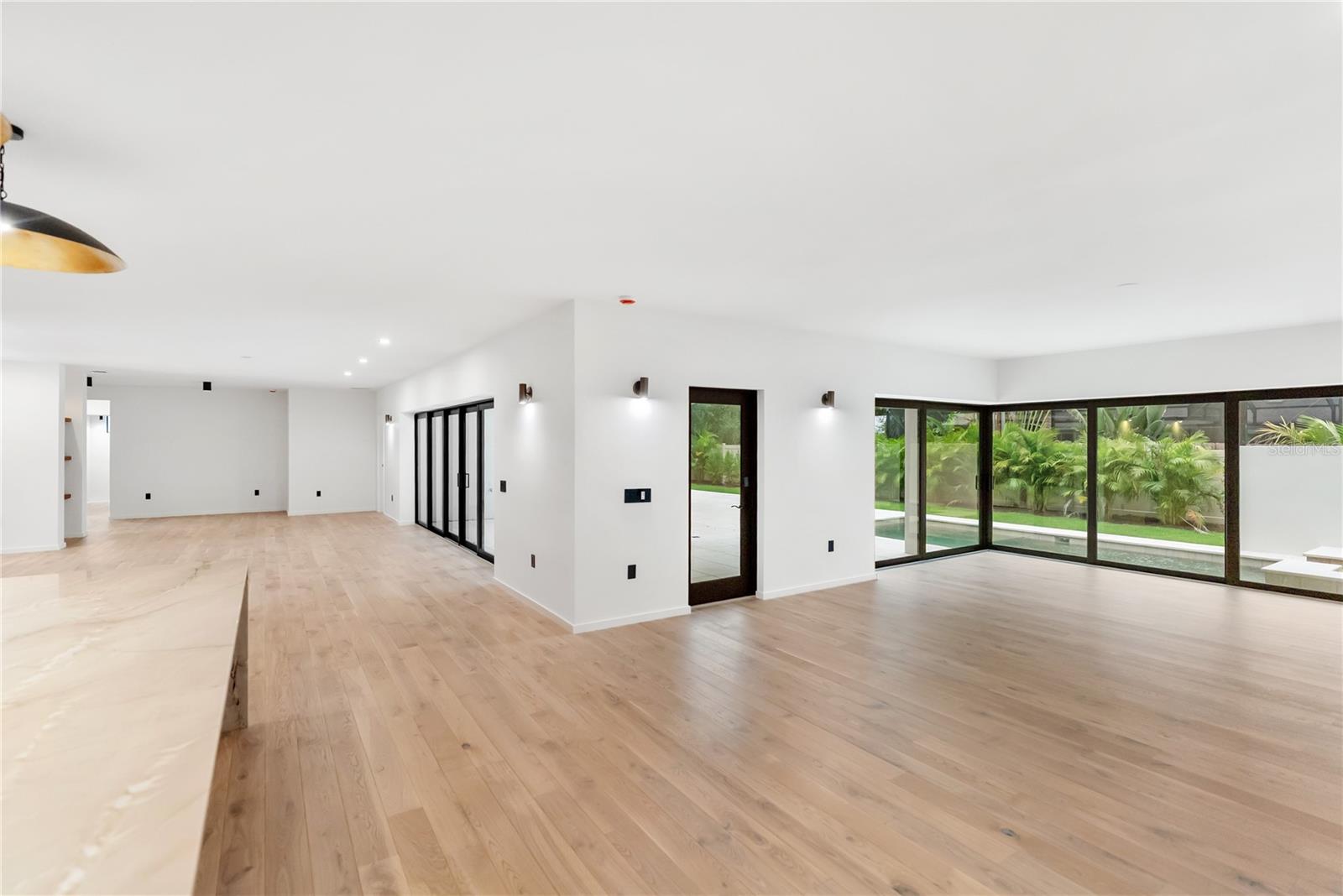 MIDWOOD MANOR - Residential