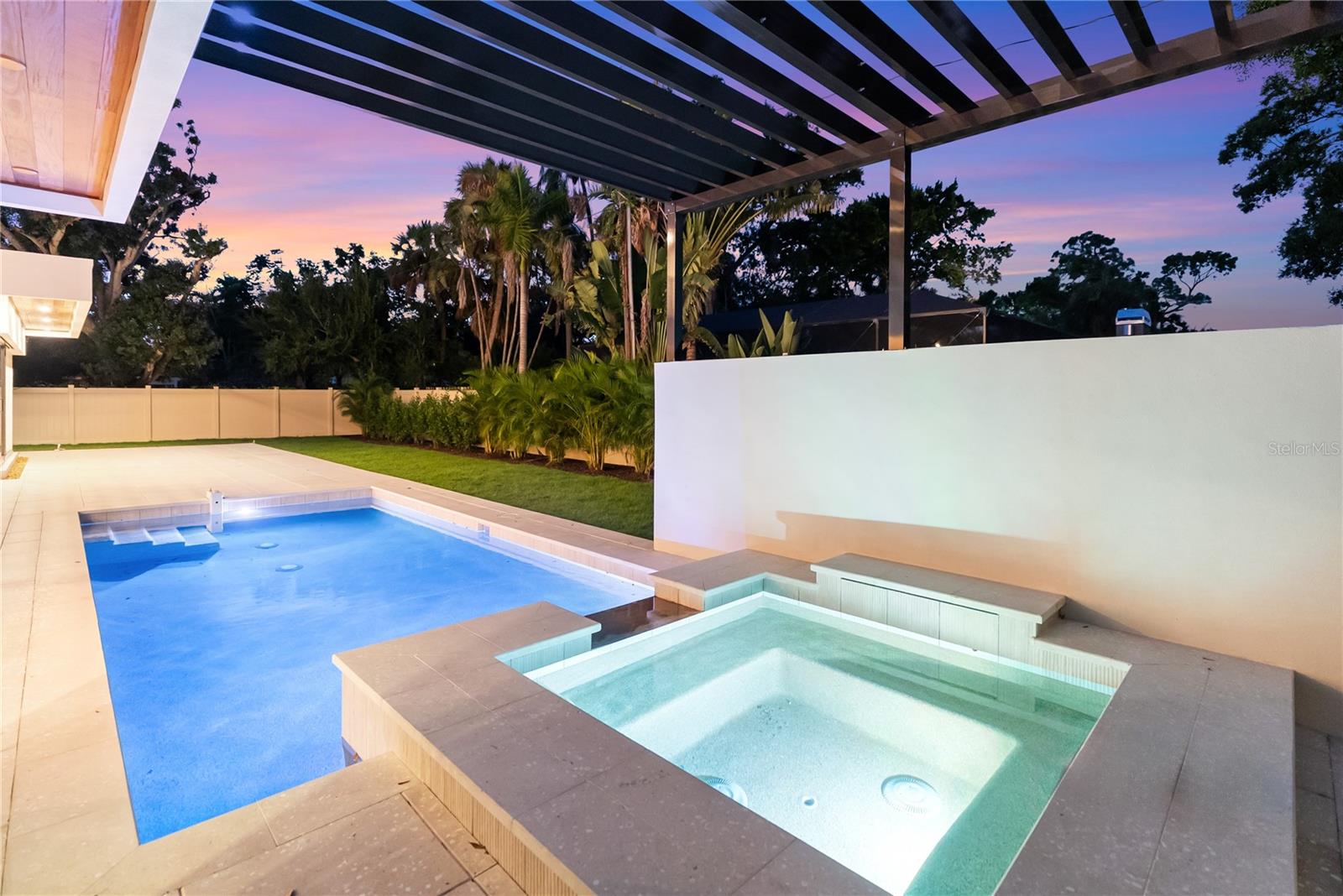 MIDWOOD MANOR - Residential