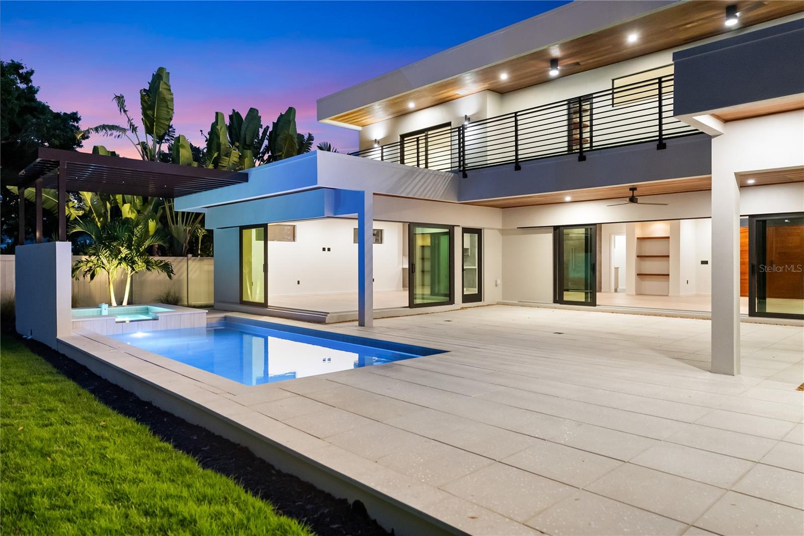 MIDWOOD MANOR - Residential