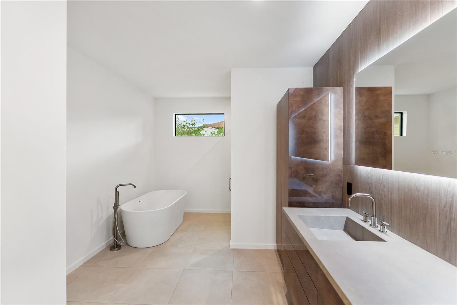 MIDWOOD MANOR - Residential