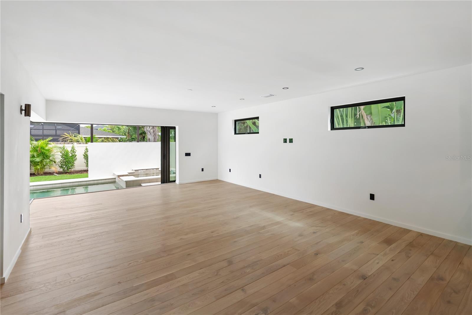 MIDWOOD MANOR - Residential