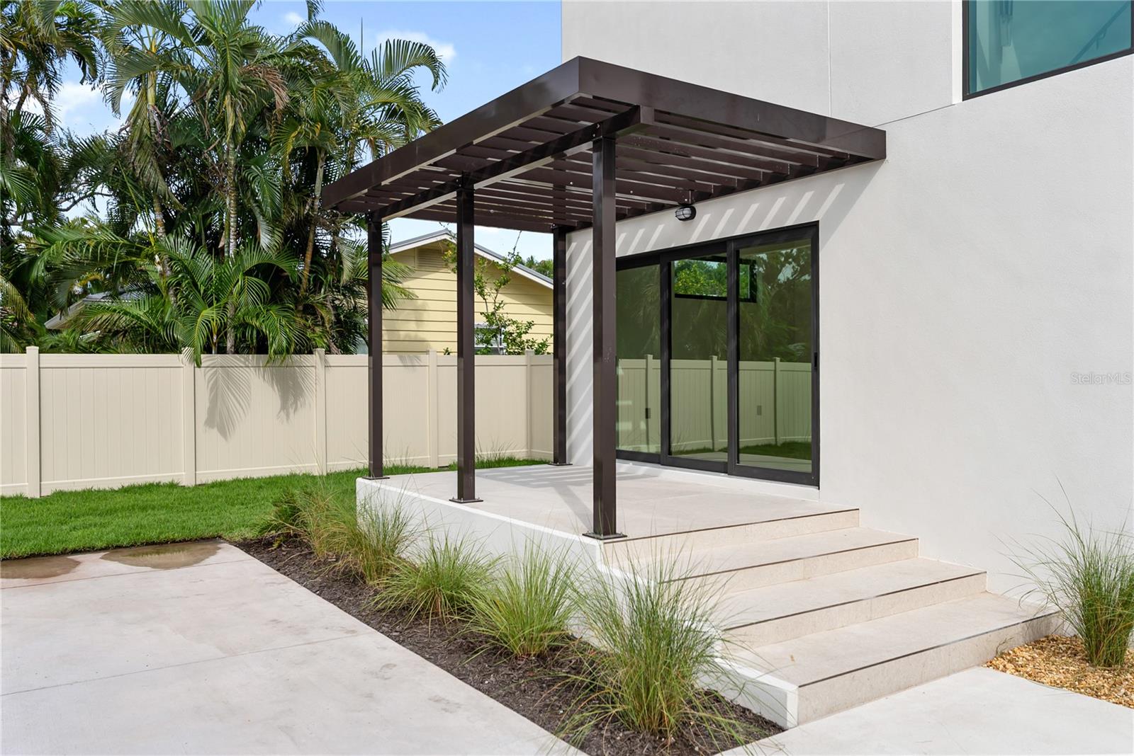 MIDWOOD MANOR - Residential